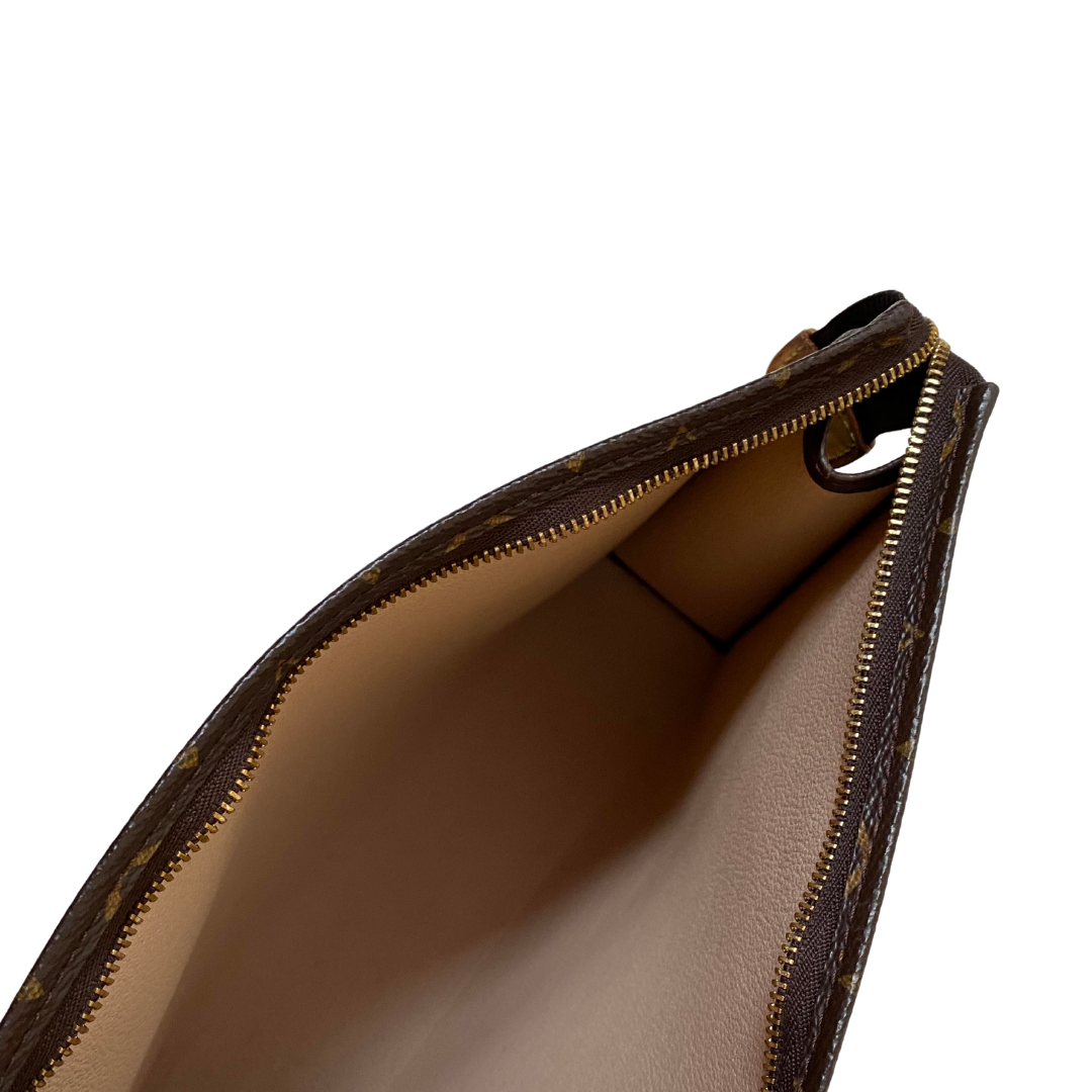 Louis Vuitton Toiletry 26