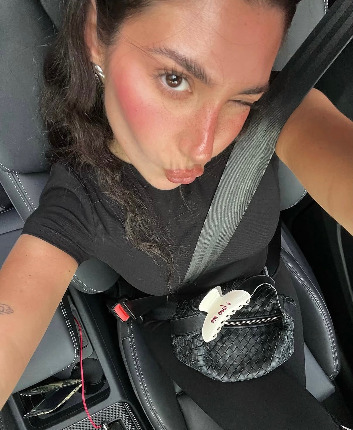@gaciavtn wearing Bottega Veneta Intrecciato Handbag