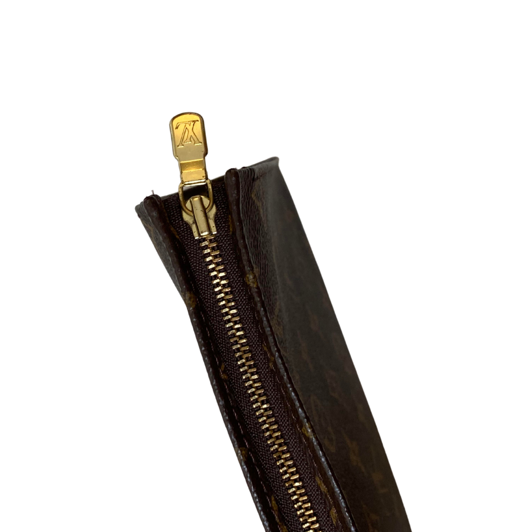 Louis Vuitton Toiletry 26